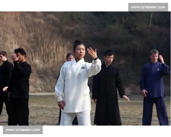 毽赛惊现功夫魂：高手足尖演 “云手旋风”